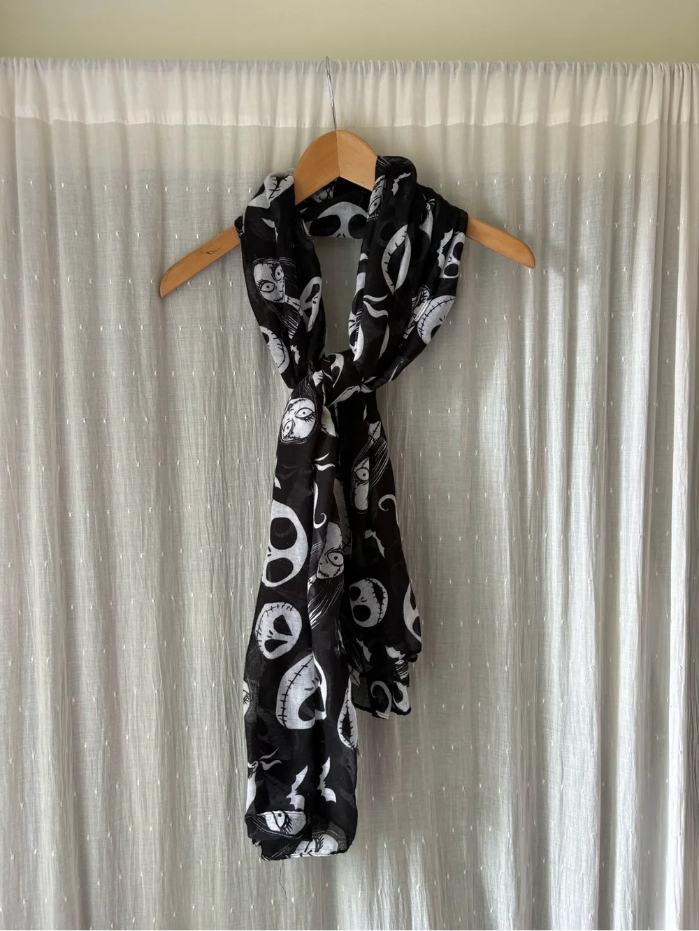 Disney The Nightmare Before Christmas Black & White Scarf